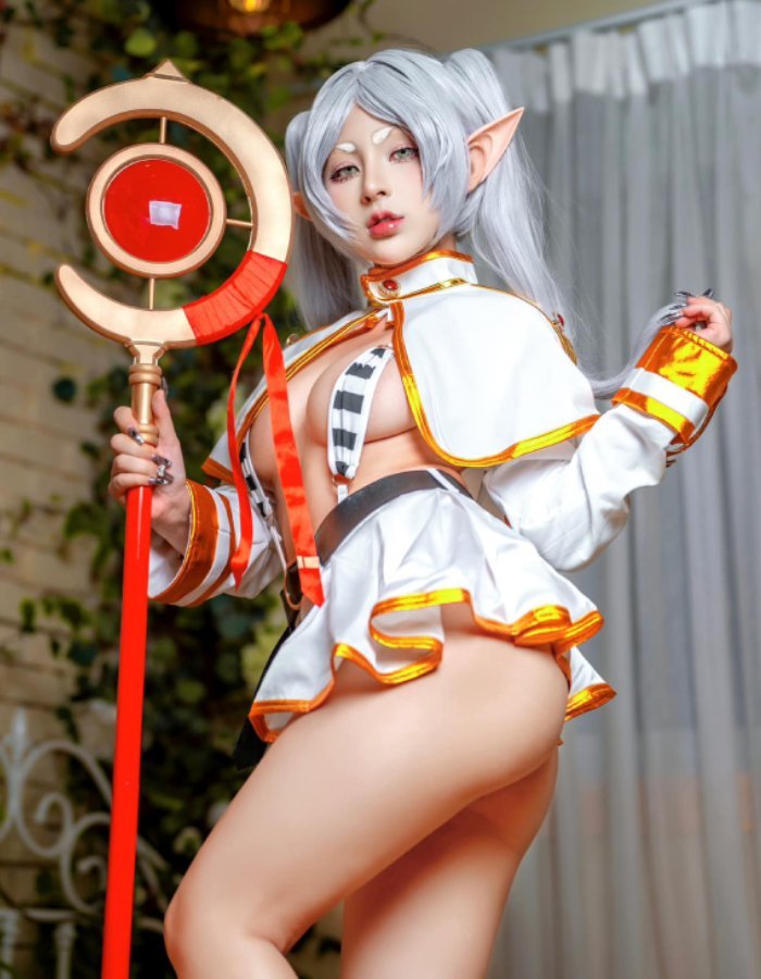 yuumeilyn cosplay ánh mắt sắc sảo cuốn hút