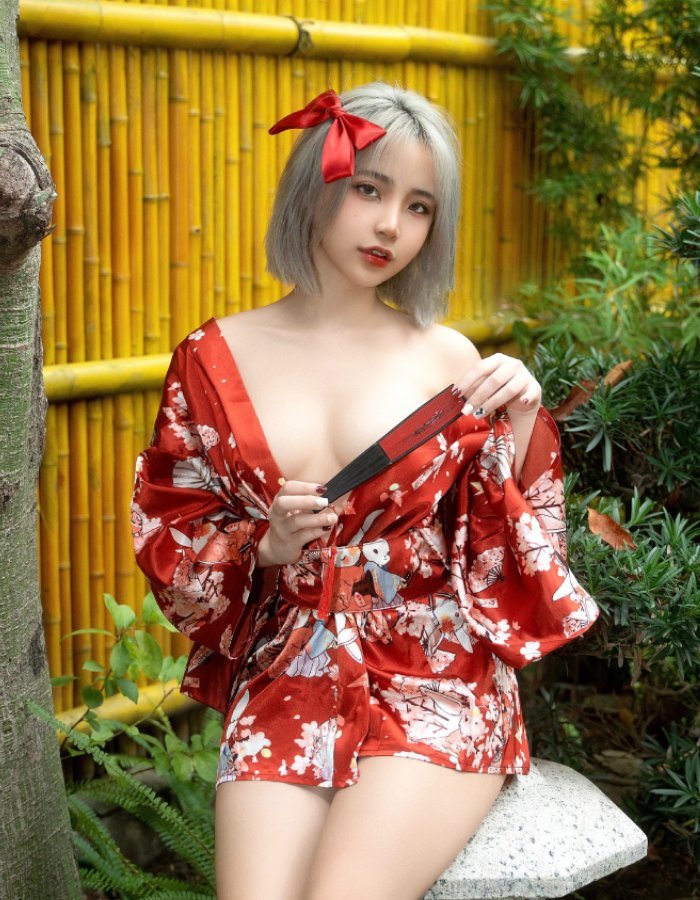 yuumeilyn cosplay phong thái quyến rũ rõ nét