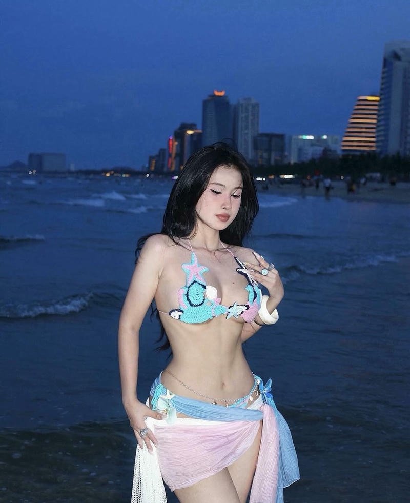 Ảnh gái xinh mặc bikini 2 mảnh vẻ đẹp bốc lửa