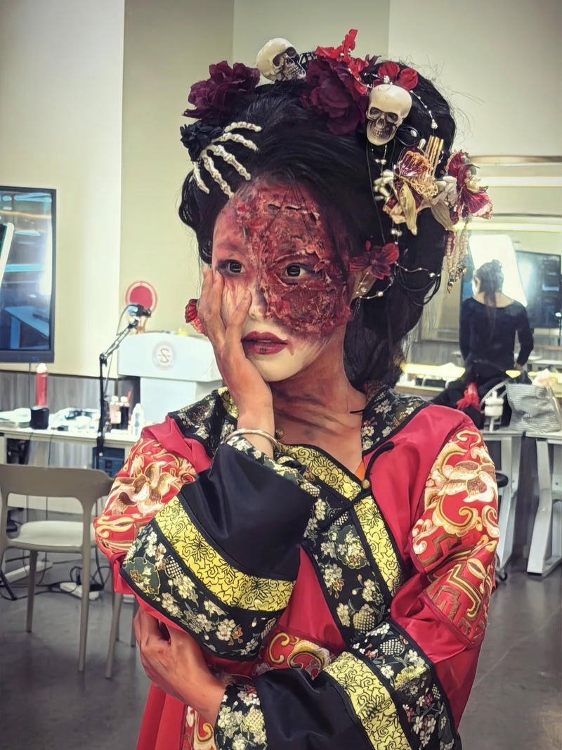 Chủ đề ma được thể hiện qua hình ảnh cosplay