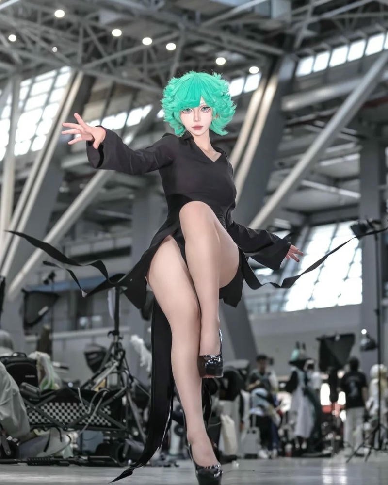 Cosplay Tatsumaki diễn xuất ánh mắt đầy sức hút