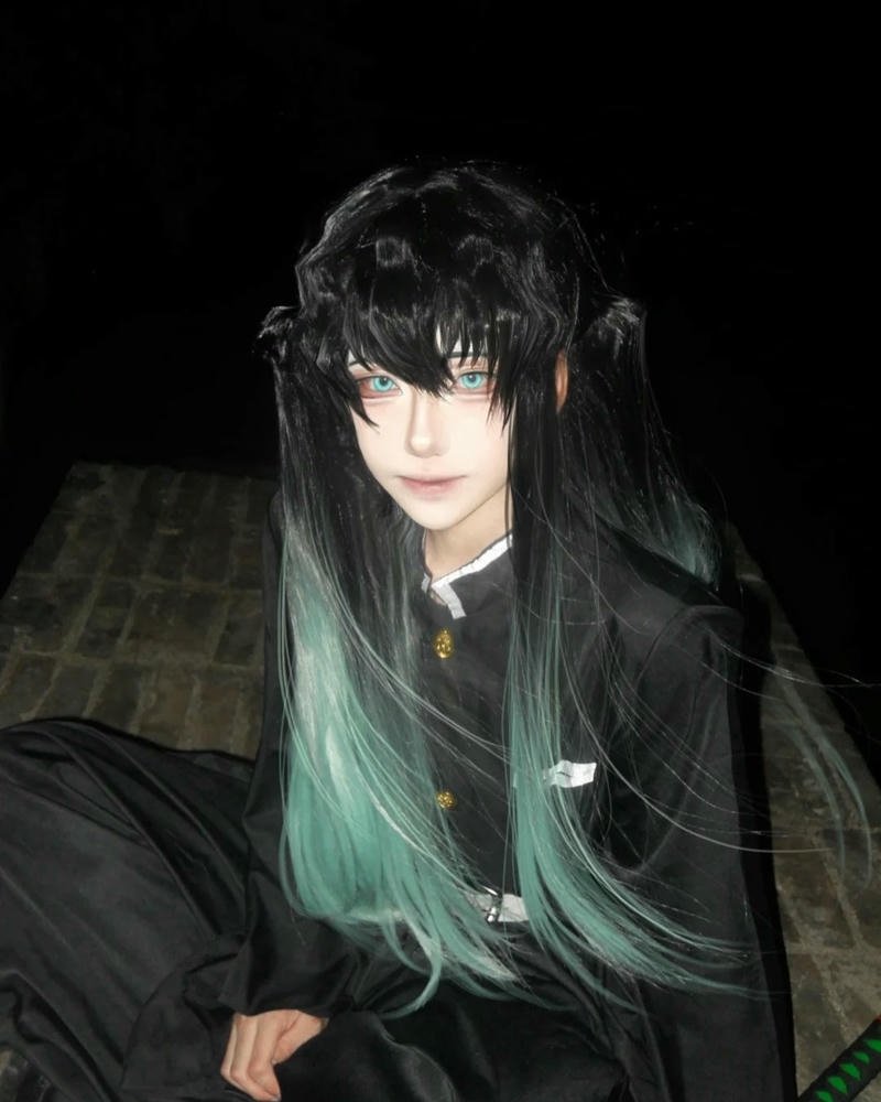 Cosplay hà trụ đẹp trai mạnh mẽ