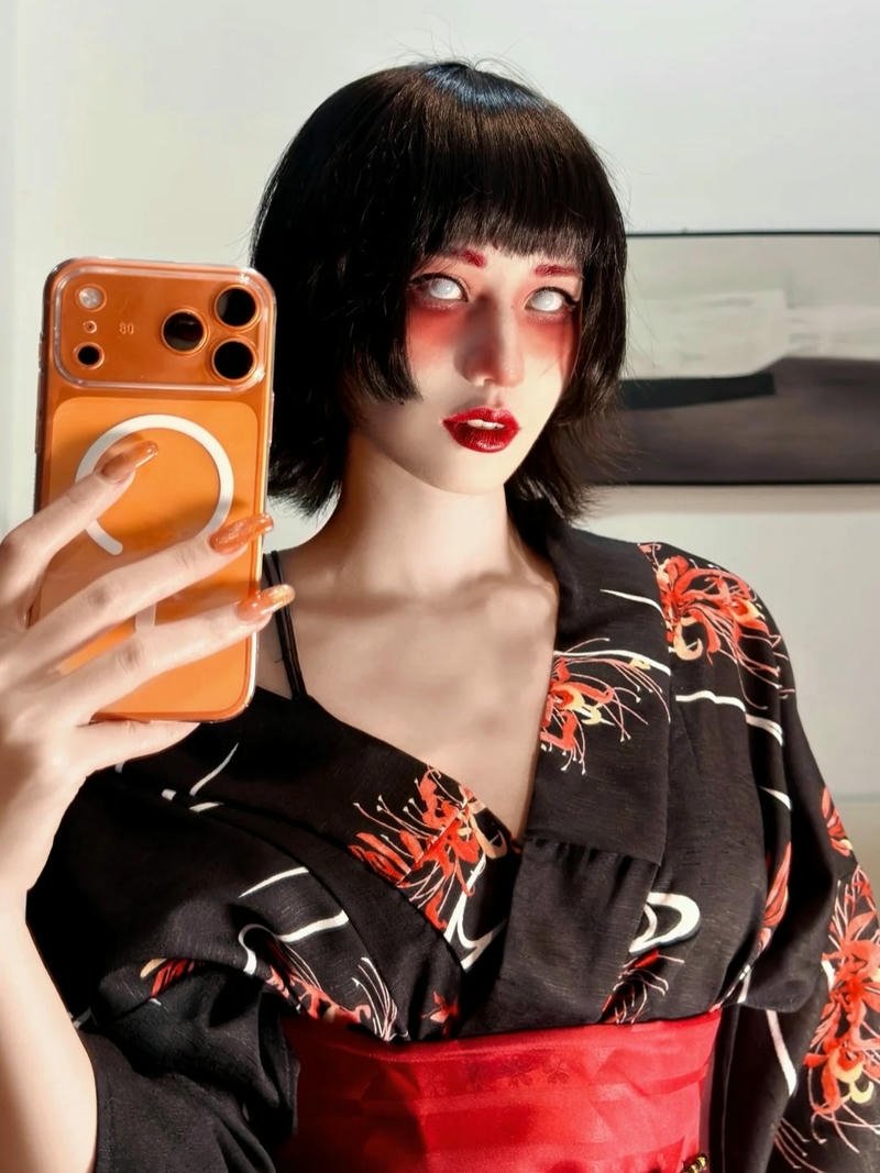 Cosplay ma biểu cảm đáng sợ truyền tải câu chuyện