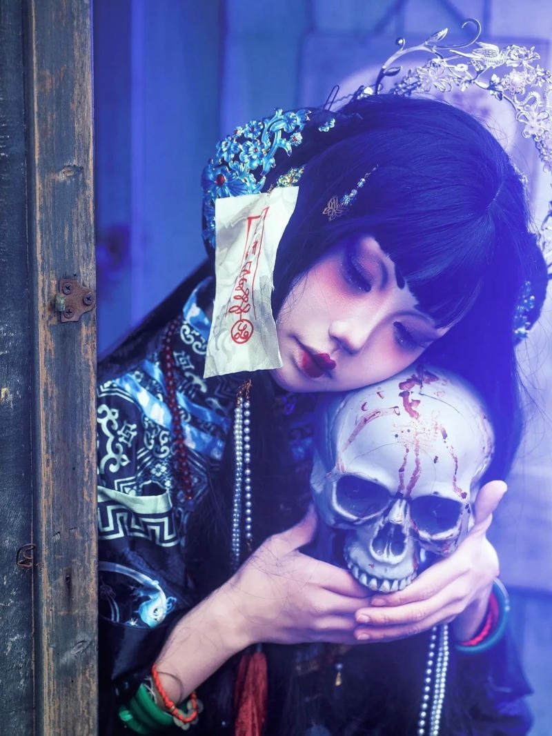 Cosplay ma chủ đề kinh dị tạo hình u ám