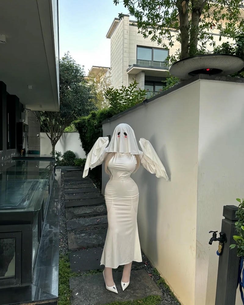 Cosplay ma concept đêm tối thần bí cảm xúc mạnh