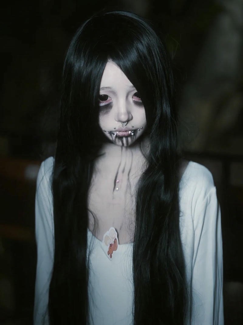 Cosplay ma hóa thân nhân vật u tối bí ẩn