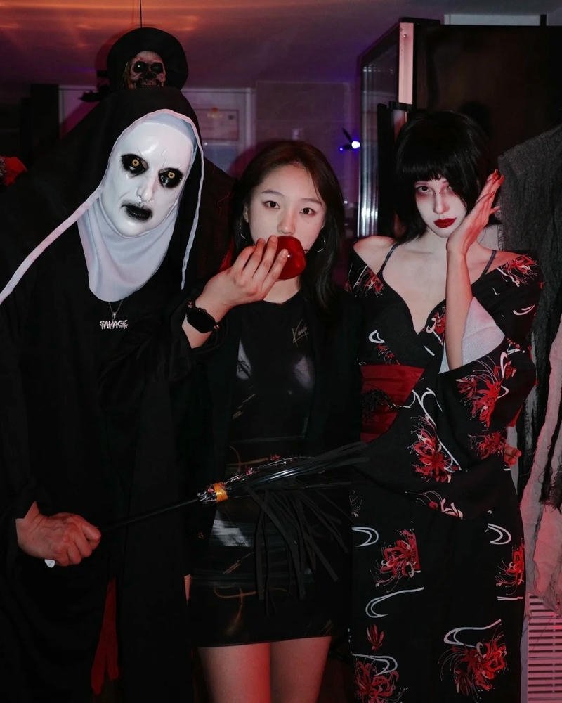 Cosplay ma nghệ thuật hóa trang chi tiết mang tối