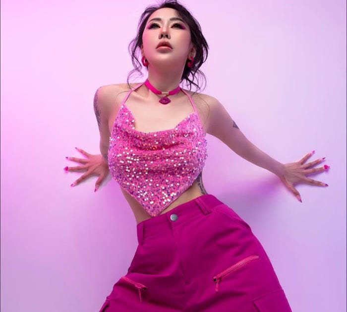DJ Tiên Moon bikini concept chụp ngoài trời
