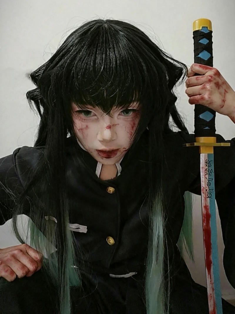 Hà trụ cosplay thần thái sắc lạnh đầy cuốn hút