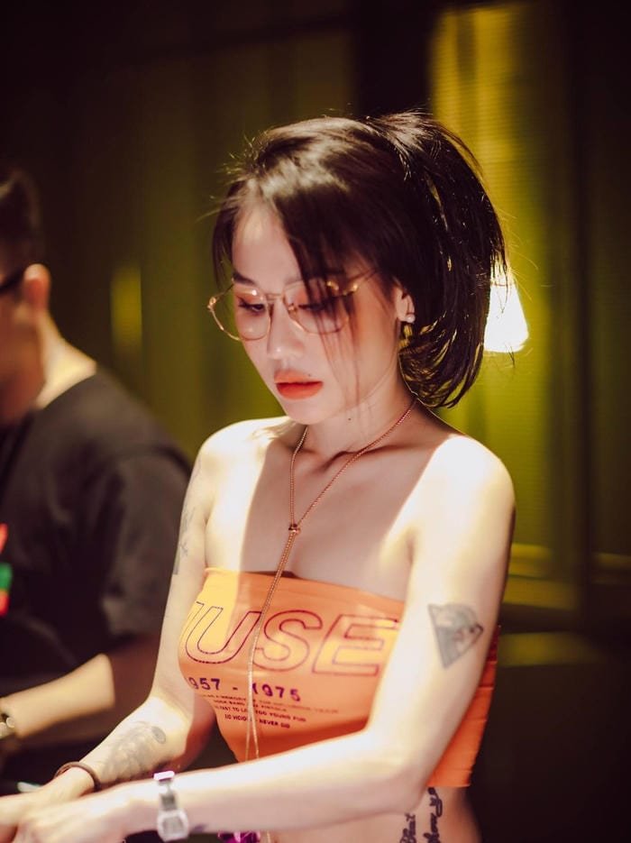 Hình ảnh giải trí phù hợp DJ Tiên Moon bikini sexy