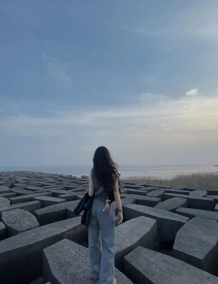 Hình ảnh phù hợp làm avatar quay lưng nữ cá tính