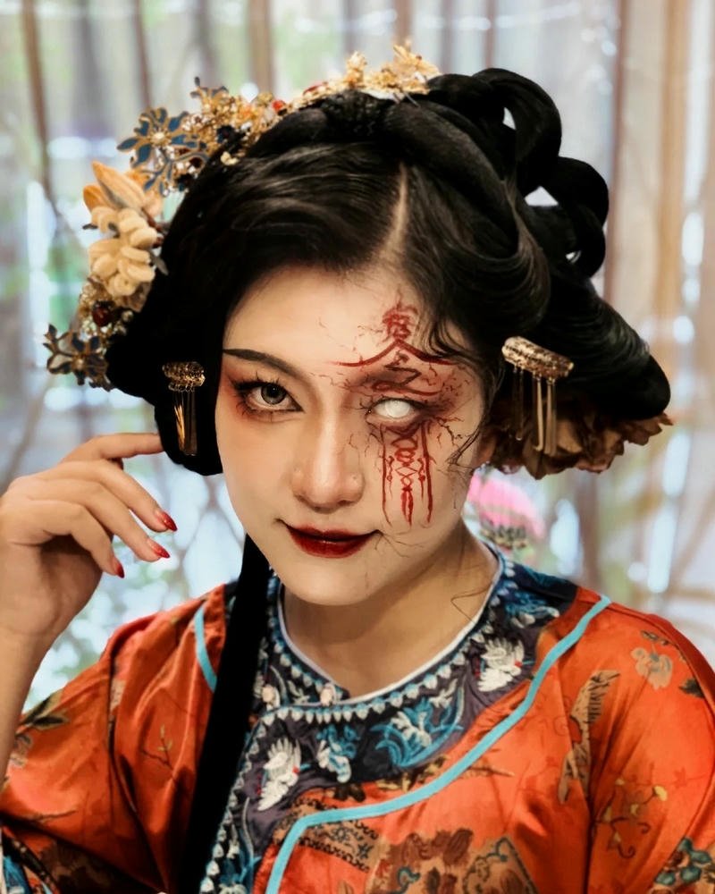 Hóa thân linh hồn ma bằng phong cách cosplay nghệ