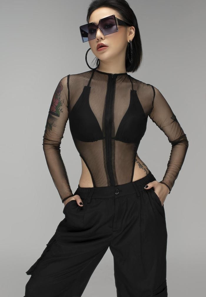 Khoảnh khắc dáng tự tin trong ảnh DJ Tiên Moon bikini