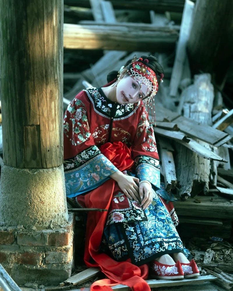 Ma cosplay phong cách kinh dị ánh sáng tối huyền