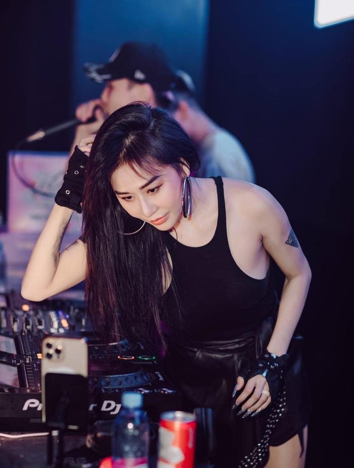 Nét cá tính thể hiện rõ qua DJ Tiên Moon bikini