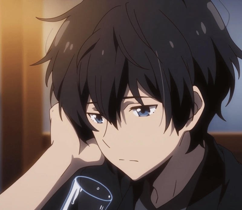 Nhân vật nam với biểu cảm đau lòng trong anime