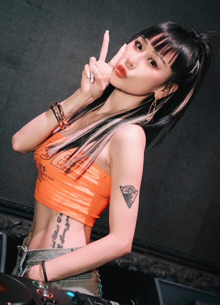 Sưu tập ảnh DJ tiên Moon bikini đầy cuốn hút