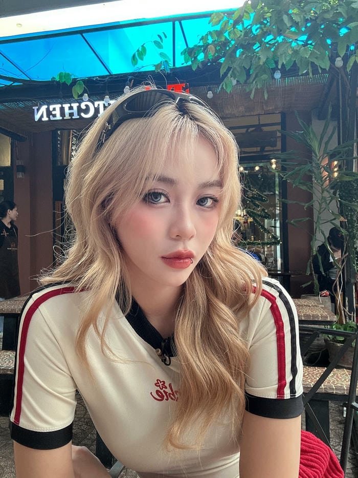 Tạo hình đơn giản nhưng đậm chất Misthy sexy