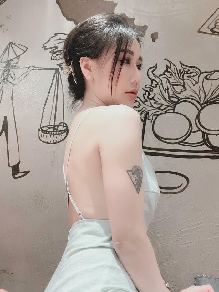 Tạo hình quyến rũ tinh tế DJ Tiên Moon bikini quyến rũ