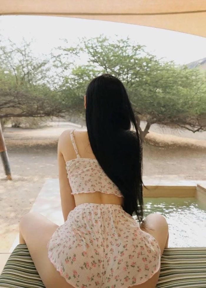 Thần thái nhẹ nhàng toát lên trong ảnh gái xinh quay lưng