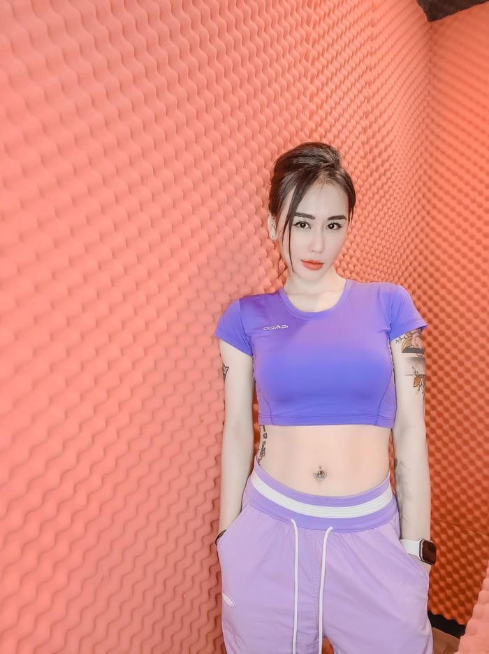 Thần thái tự tin giúp DJ Tiên Moon thêm nổi bật