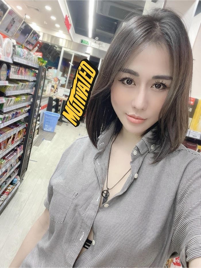 Vẻ đẹp hiện đại DJ Tiên Moon trong trang phục bikini