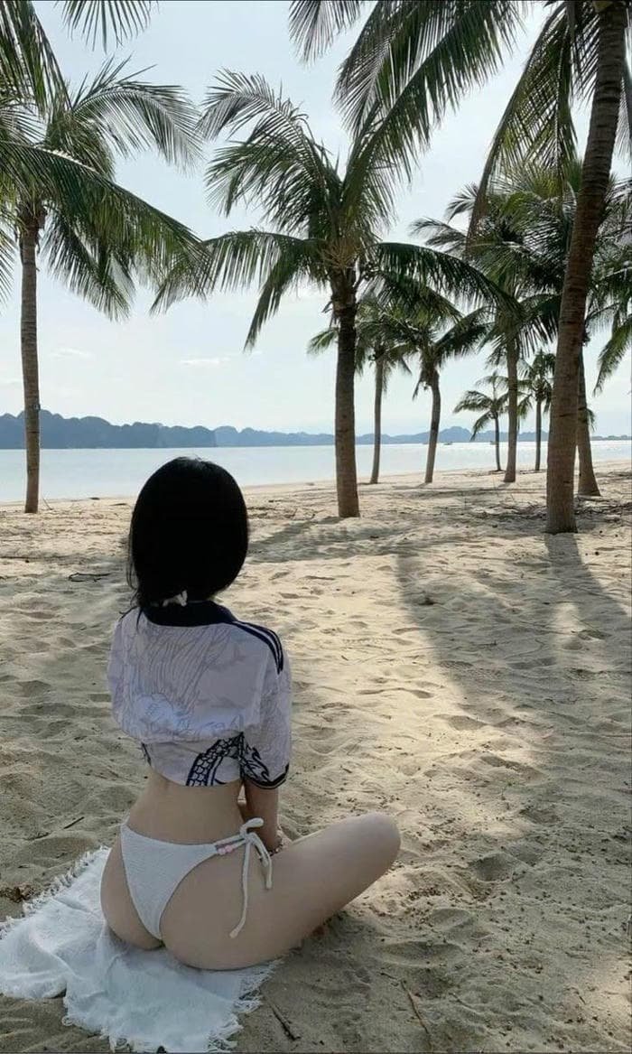 Vẻ đẹp quý phải ảnh nữ quay lưng buồn