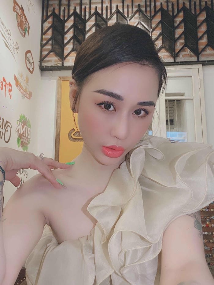 Visual rạng rỡ trong loạt ảnh DJ Tiên Moon bikini