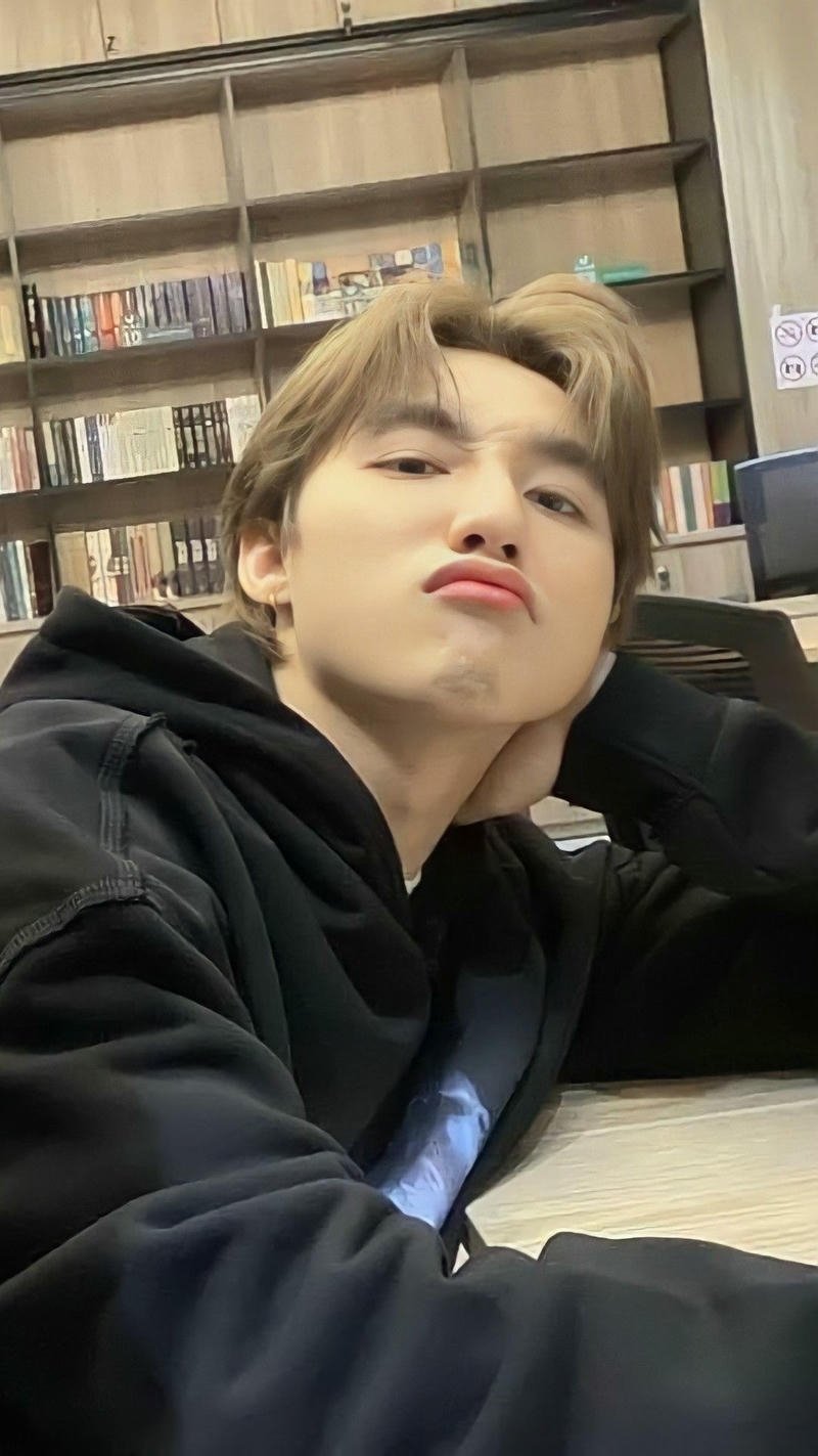 Ảnh Sơn Tùng MTP phong cách trẻ trung làm hình nền