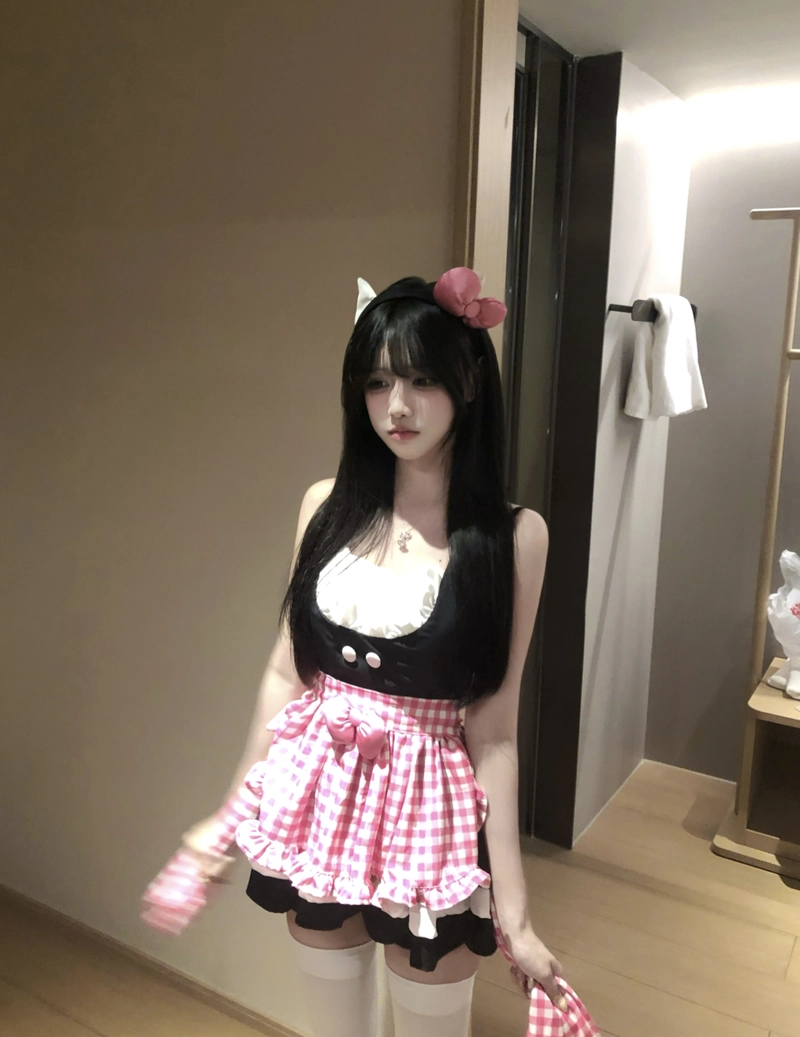 Ảnh gái xinh mặc đồ hầu gái hot trên mạng