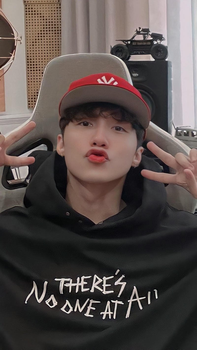 Ảnh nền Sơn Tùng MTP tạo dáng nghệ thuật đẹp