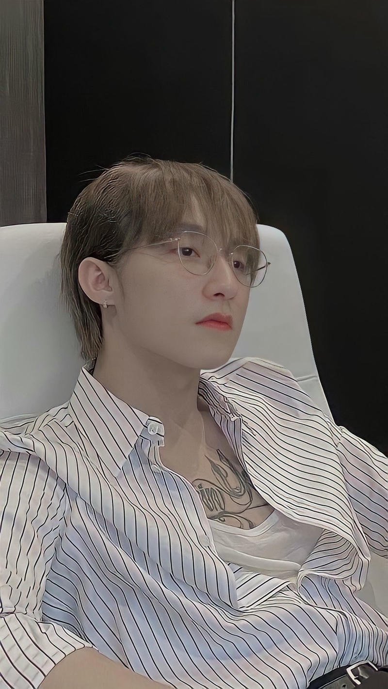 Bức hình nền Sơn Tùng MTP biểu cảm lạnh lùng_