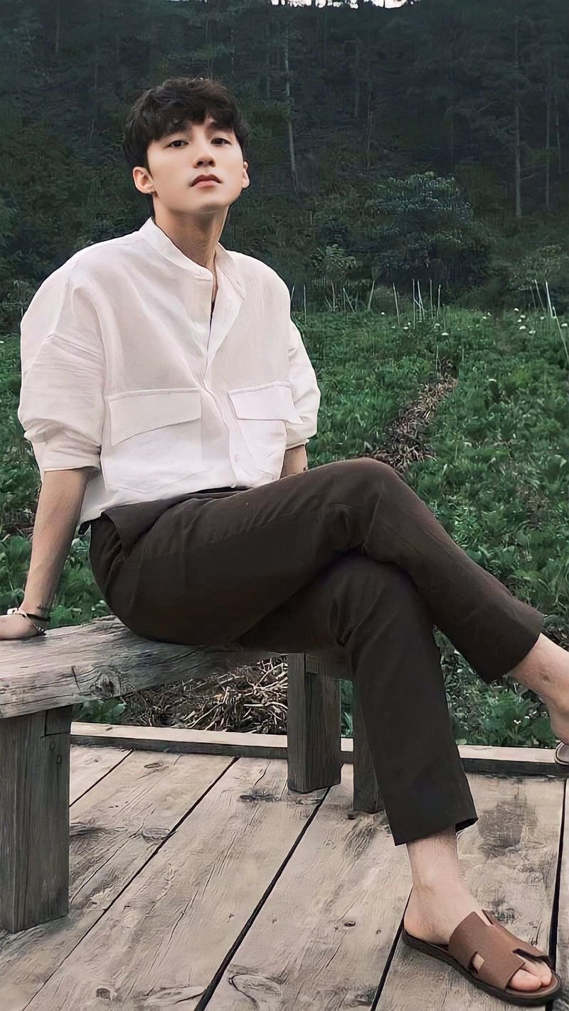 Bức hình nền Sơn Tùng MTP biểu cảm tự tin_