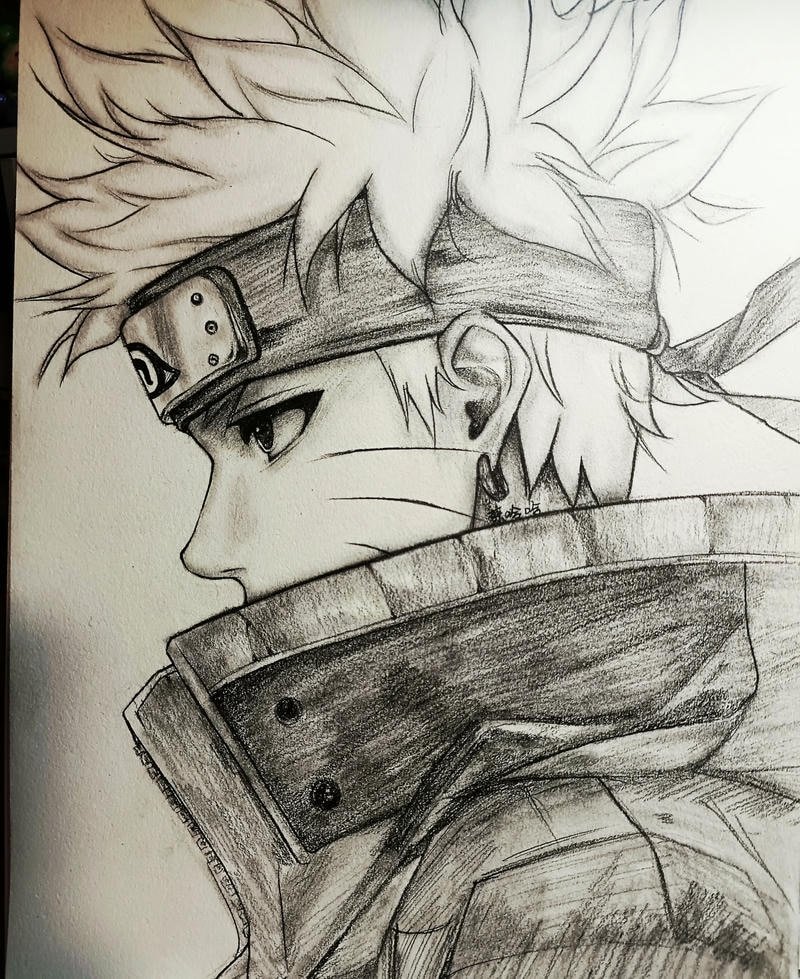 Chàng trai trắng đen đứng trong không gian tối