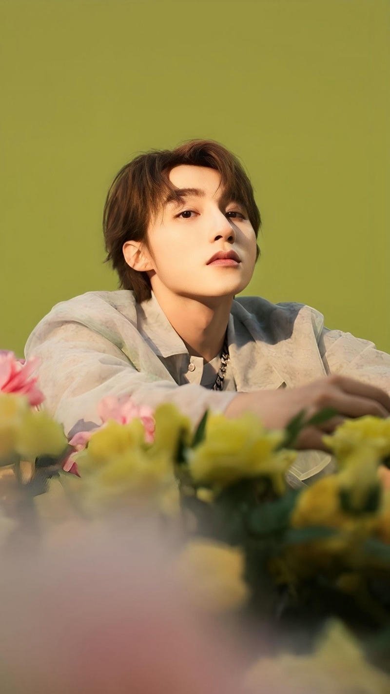 HÌnh nền khoảnh khắc Sơn Tùng MTP tự nhiên