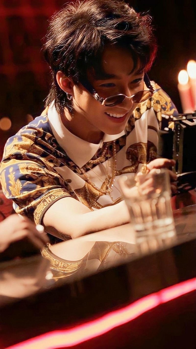 Hình Sơn Tùng MTP phong cách cá tính với outfit nổi bật