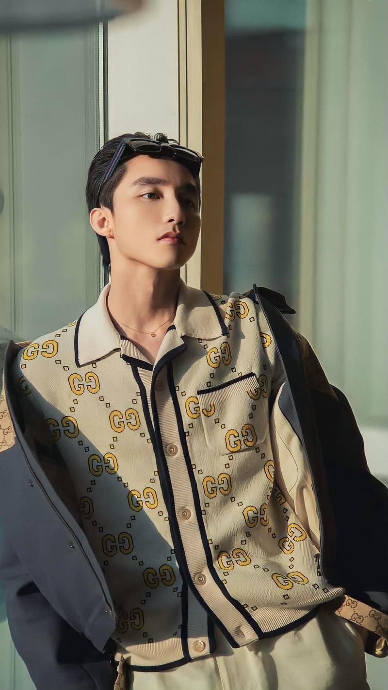 Hình Sơn Tùng MTP phong cách đơn giản nhưng đầy cuốn hút