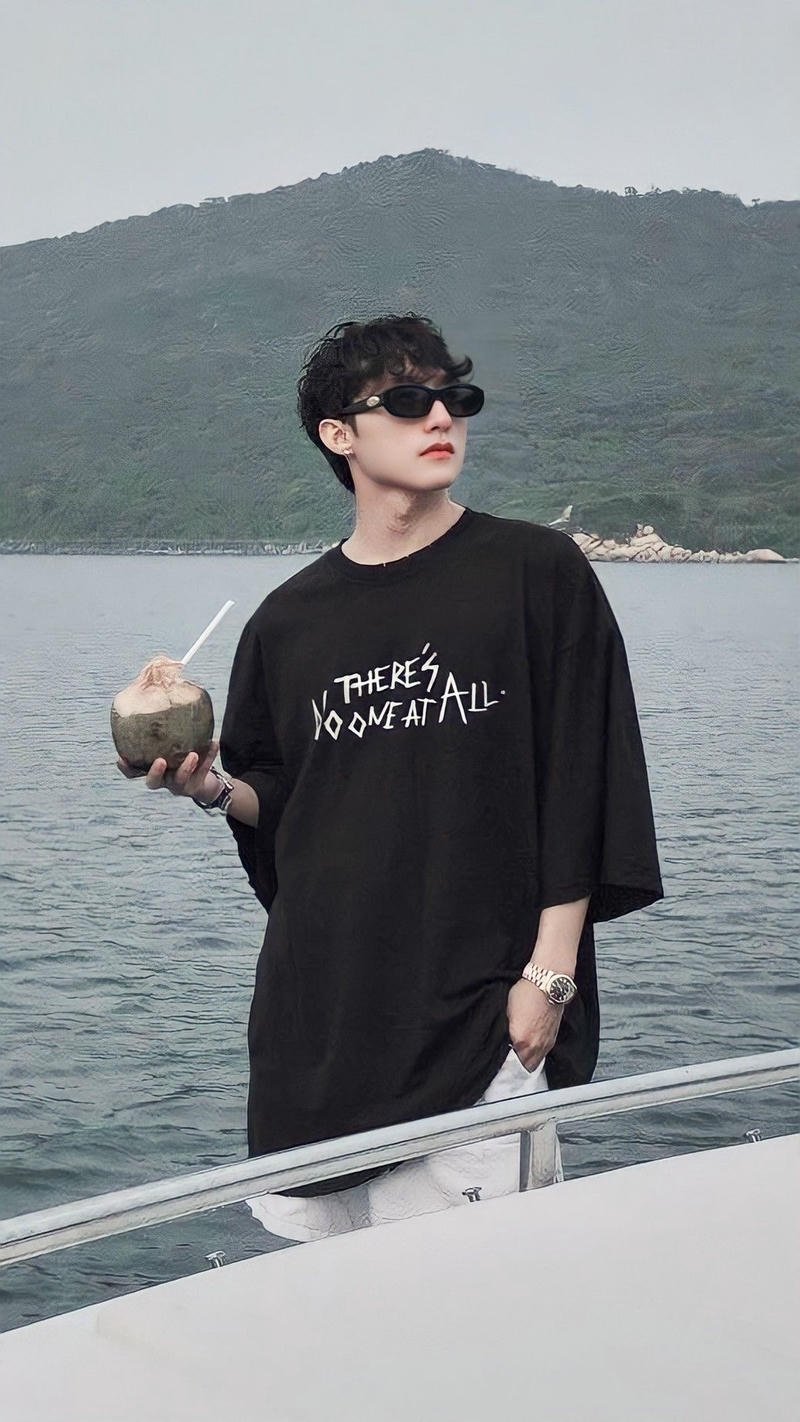 Hình nền Sơn Tùng MTP tạo dáng nghệ thuật đầy sáng tạo