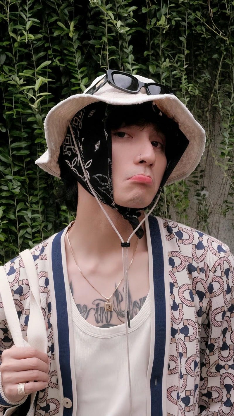 Hình nền Sơn Tùng MTP với ánh sáng tối