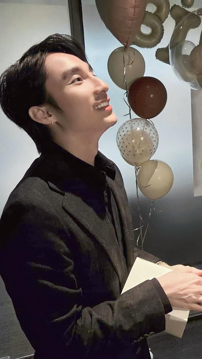 Hình nền nghệ sĩ Sơn Tùng MTP phong cách thời trang cao cấp