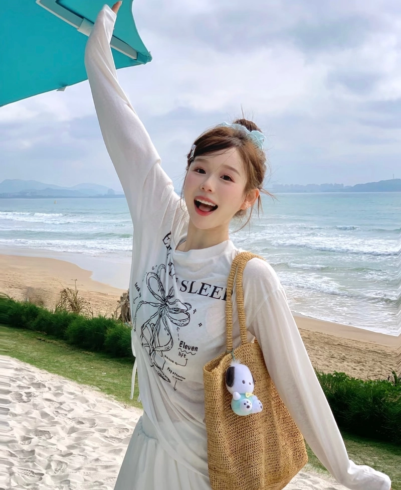 gái xinh cười tự nhiên mang vẻ đẹp thanh thoát