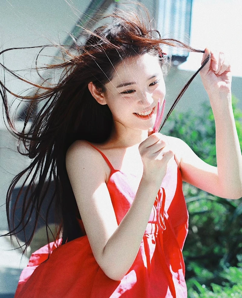 gái xinh cười tươi khoe nét đẹp tự nhiên