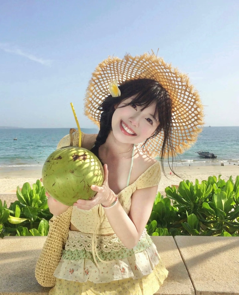 gái xinh mỉm cười ánh nhìn đầy sức sống