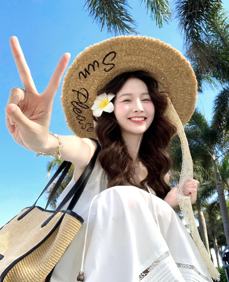 hình ảnh thiếu nữ tươi vui biểu cảm đáng mến