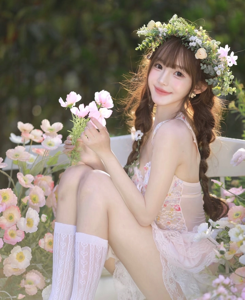 hình gái xinh cười đáng yêu với ánh mắt long lanh