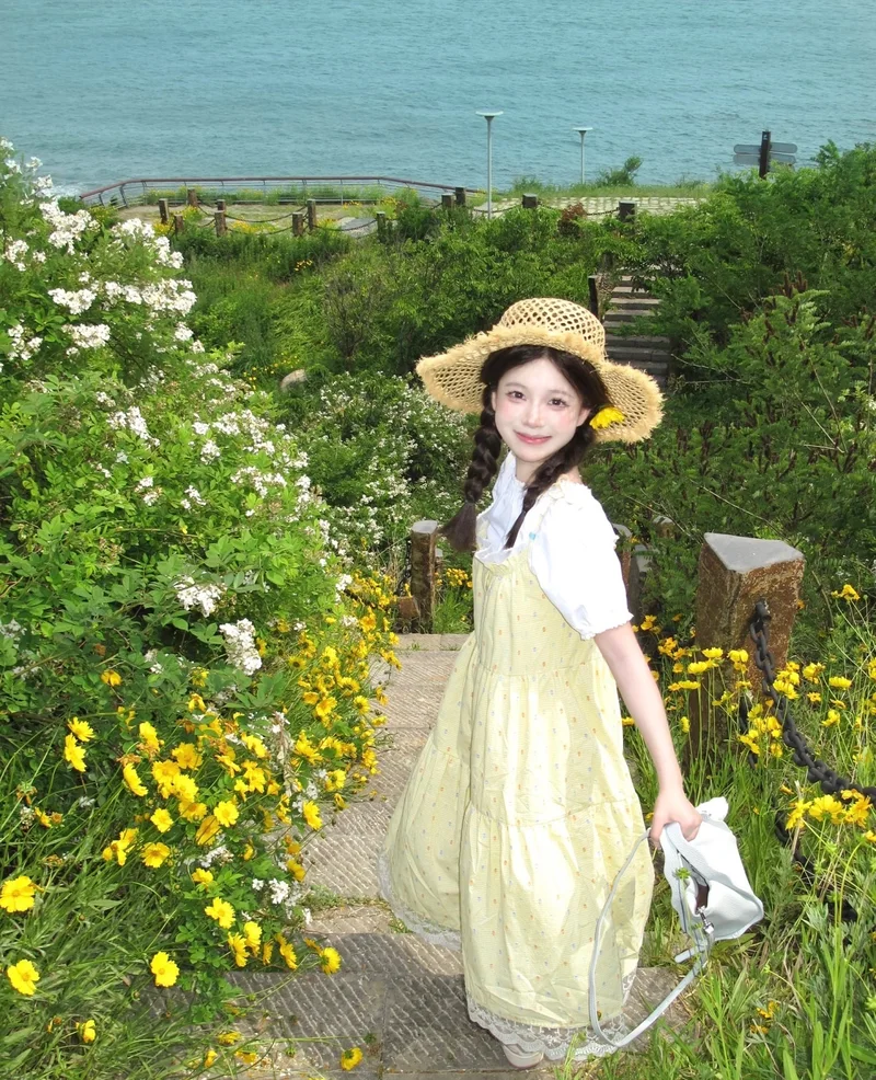 hình gái xinh cười tươi dễ thương tự nhiên