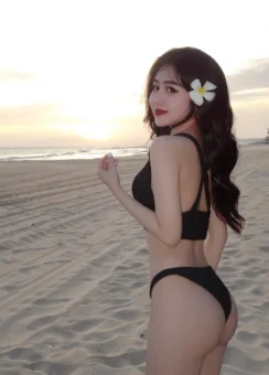 292+ ảnh Lê Kim Loan bikini xinh cuốn hút khiến fan mê tít - Homepage featured post