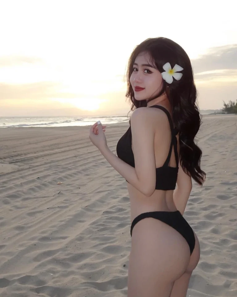 292+ ảnh Lê Kim Loan bikini xinh cuốn hút khiến fan mê tít