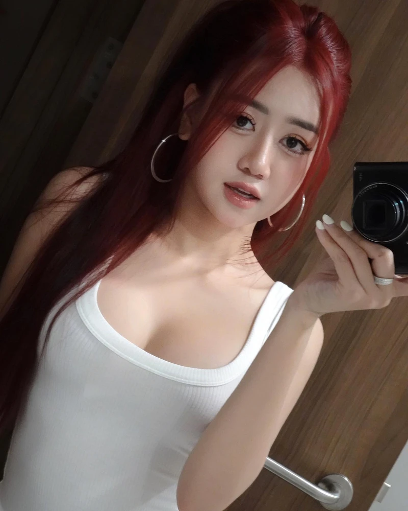 Ảnh mỹ nữ Lê Kim Loan diện bikini trong chuyến du lịch biển