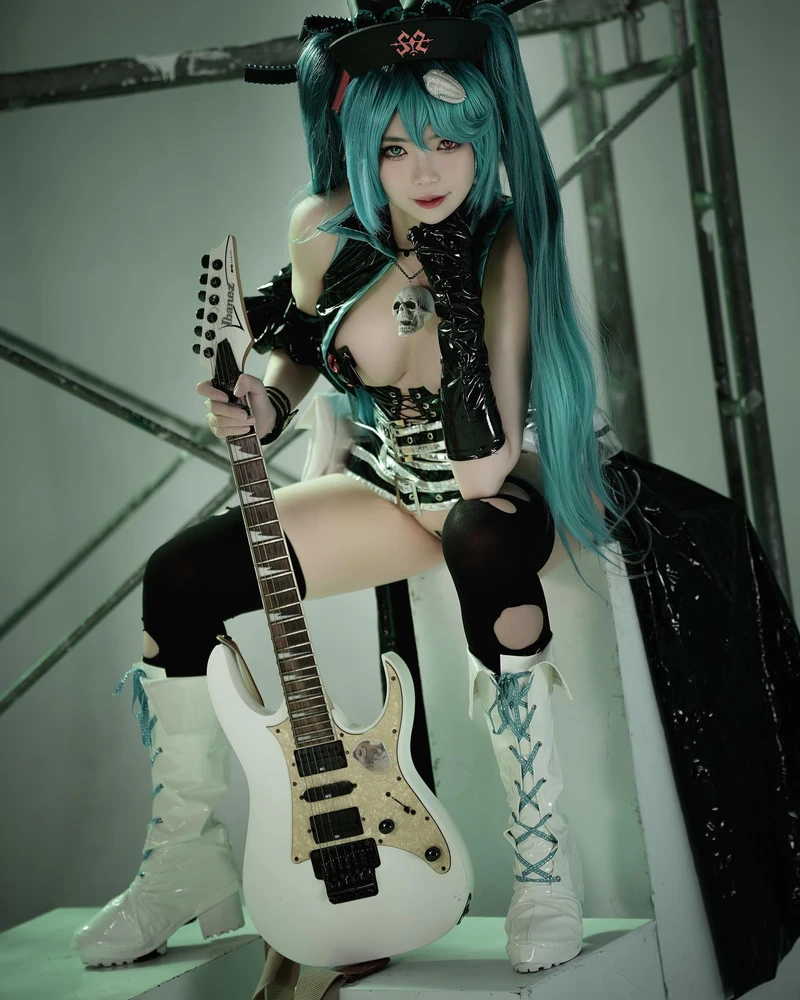 Cosplayer Zinie Quỳnh phong cách anime nữ hiện đại
